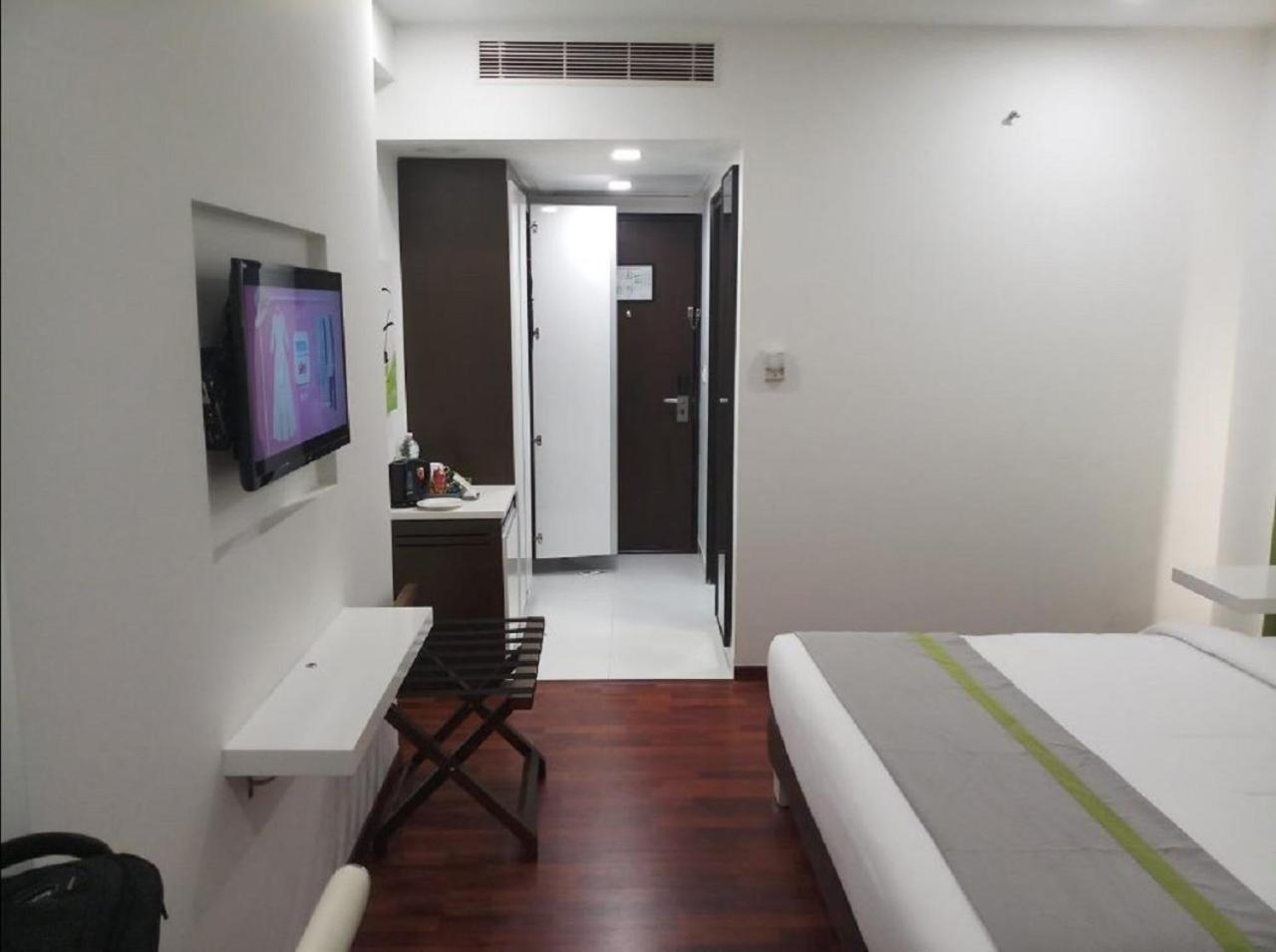 Lemon Tree Hotel, Banjara Hills, Hyderabad Esterno foto